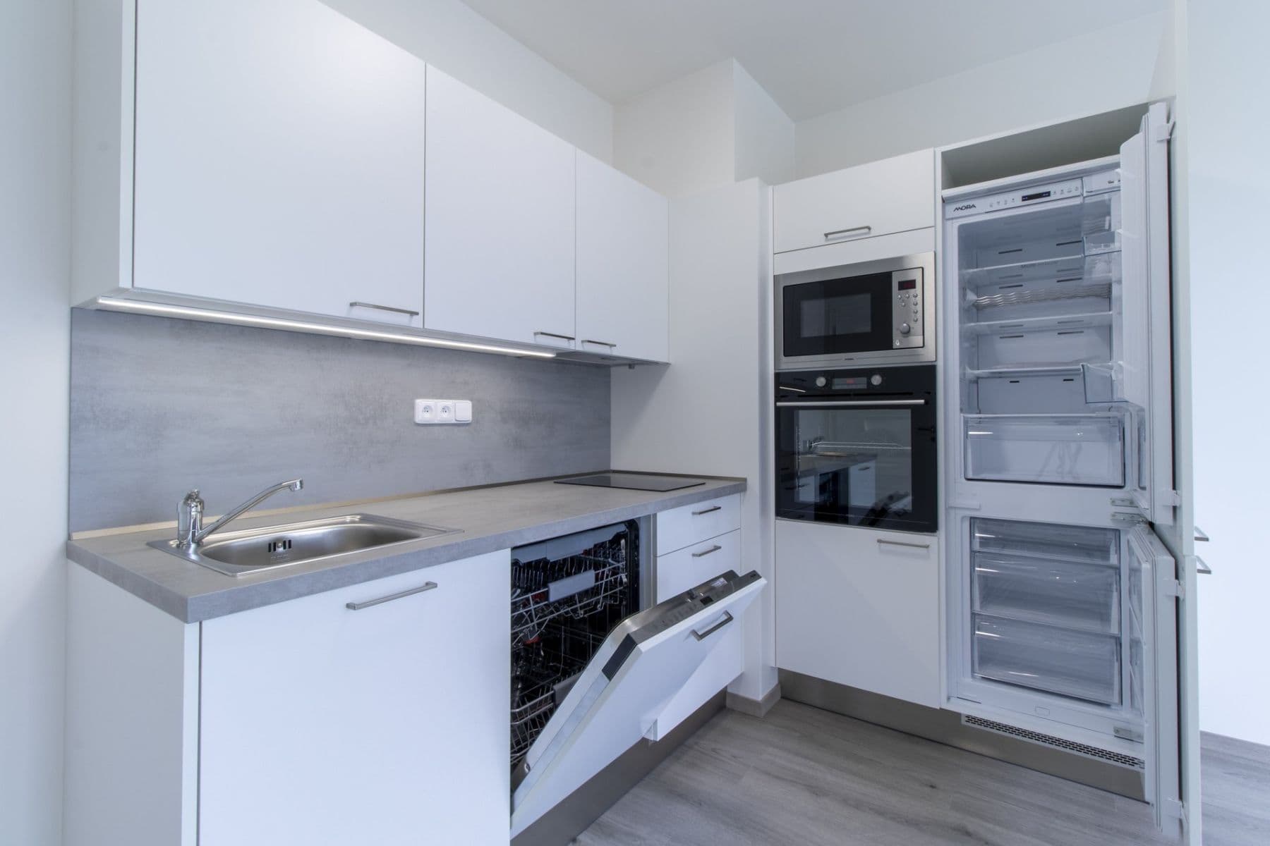 Pronájem bytu 2+kk 44 m², Pod Harfou, Praha, Praha Pronájem bytu 2+kk 44 m², Pod Harfou, Praha, Praha