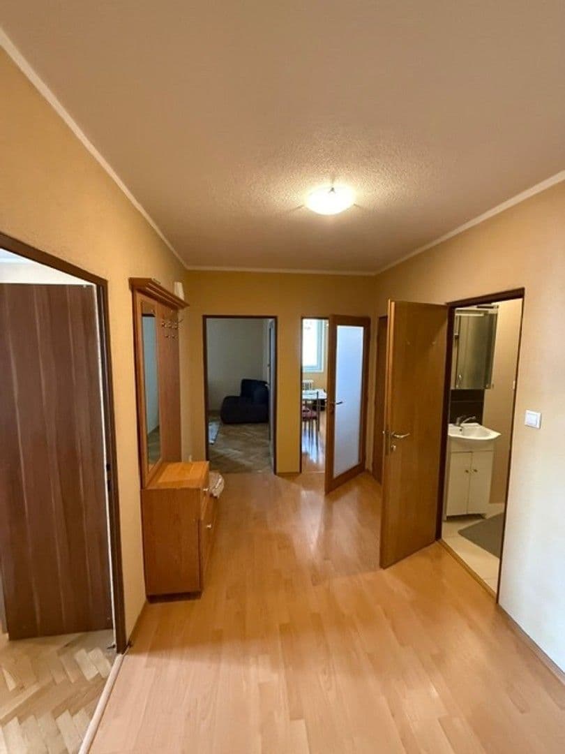 Pronájem bytu 3+1 64 m², Račianska, Nové Mesto, Bratislavský kraj Pronájem bytu 3+1 64 m², Račianska, Nové Mesto, Bratislavský kraj
