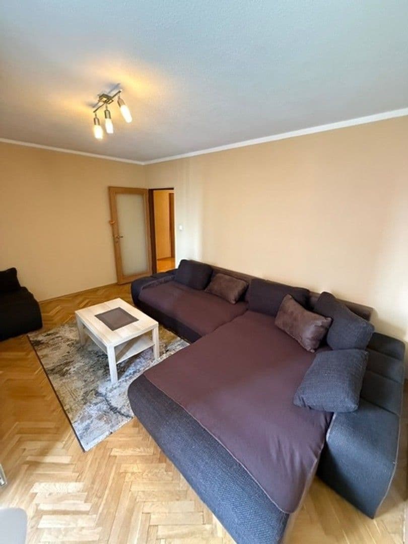Pronájem bytu 3+1 64 m², Račianska, Nové Mesto, Bratislavský kraj Pronájem bytu 3+1 64 m², Račianska, Nové Mesto, Bratislavský kraj