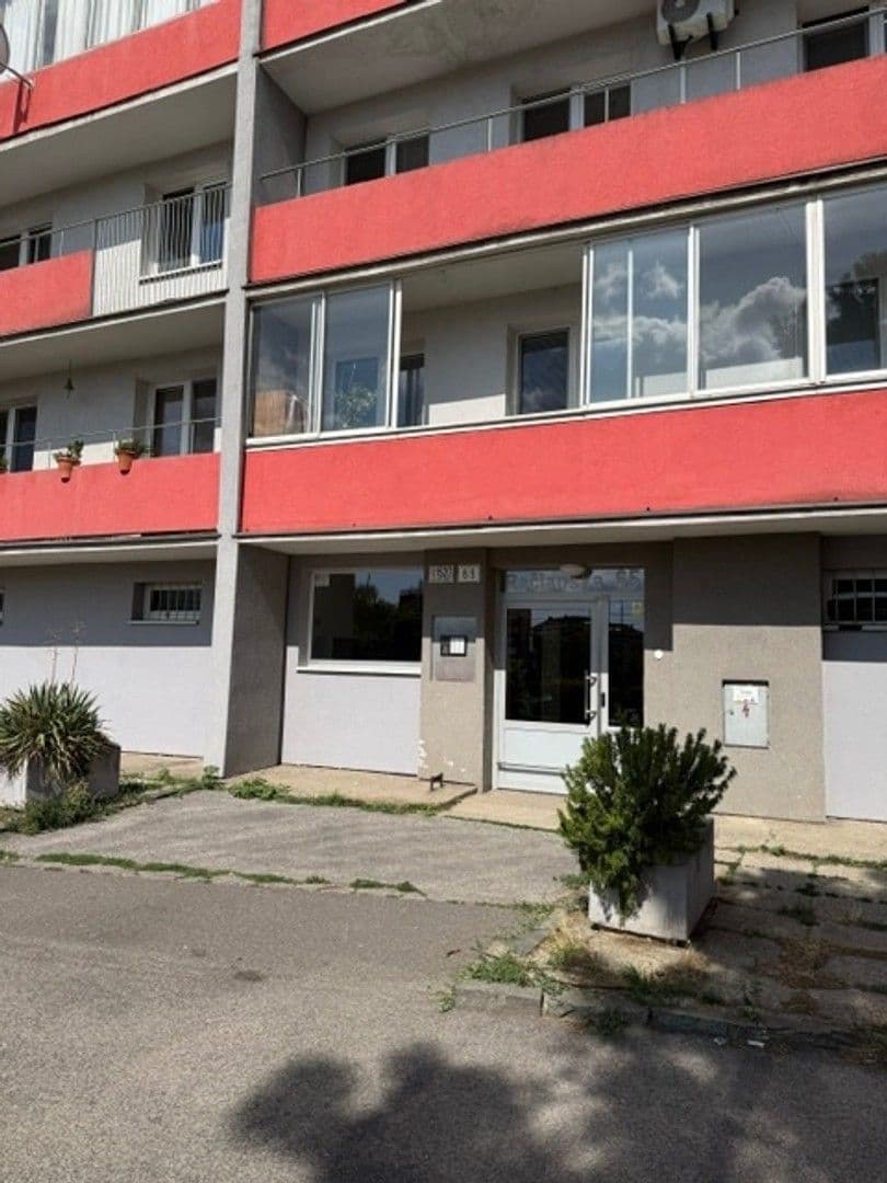 Pronájem bytu 3+1 64 m², Račianska, Nové Mesto, Bratislavský kraj Pronájem bytu 3+1 64 m², Račianska, Nové Mesto, Bratislavský kraj