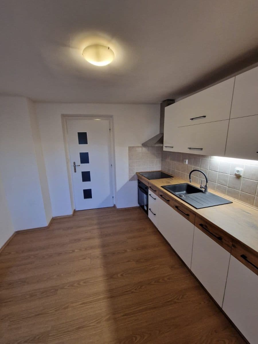 Pronájem bytu 1+1 48 m², Ostruhová, Mělník, Středočeský kraj Pronájem bytu 1+1 48 m², Ostruhová, Mělník, Středočeský kraj