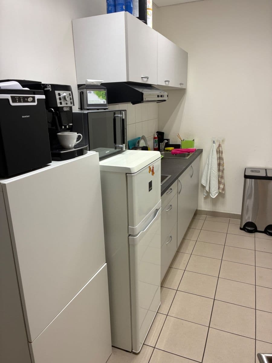 Pronájem nebytového prostoru 550 m², Za Tratí, Chrášťany, Středočeský kraj Pronájem nebytového prostoru 550 m², Za Tratí, Chrášťany, Středočeský kraj