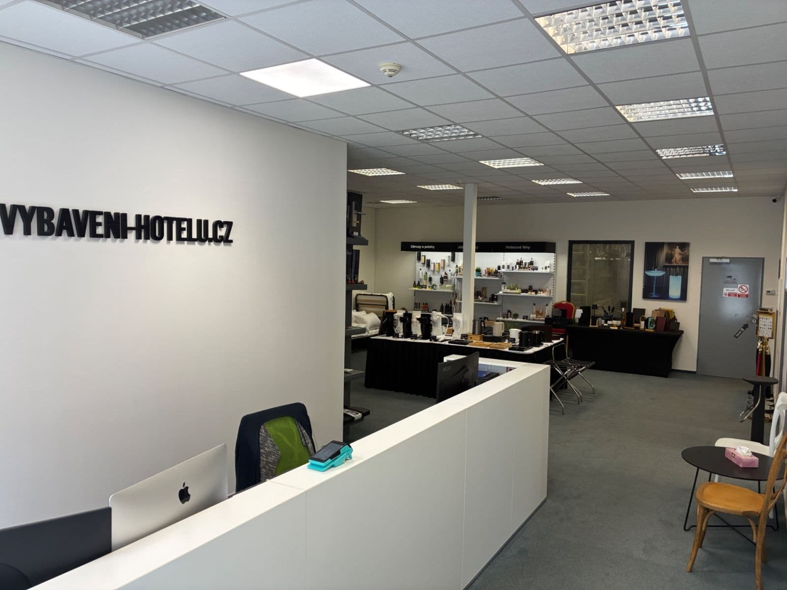 Pronájem nebytového prostoru 550 m², Za Tratí, Chrášťany, Středočeský kraj Pronájem nebytového prostoru 550 m², Za Tratí, Chrášťany, Středočeský kraj