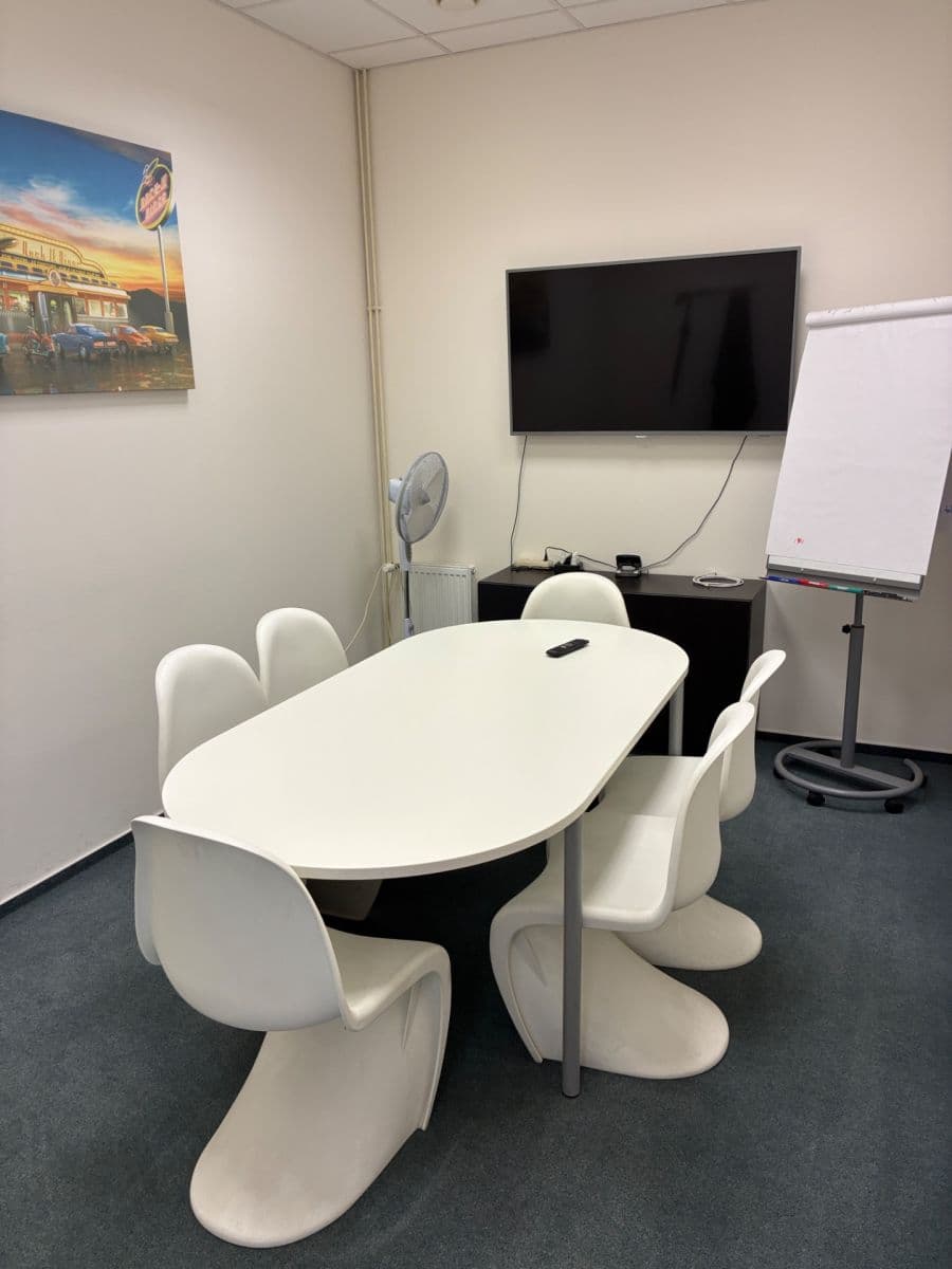 Pronájem nebytového prostoru 550 m², Za Tratí, Chrášťany, Středočeský kraj Pronájem nebytového prostoru 550 m², Za Tratí, Chrášťany, Středočeský kraj