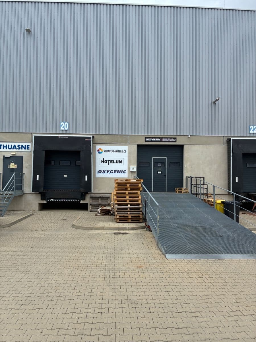 Pronájem nebytového prostoru 550 m², Za Tratí, Chrášťany, Středočeský kraj Pronájem nebytového prostoru 550 m², Za Tratí, Chrášťany, Středočeský kraj