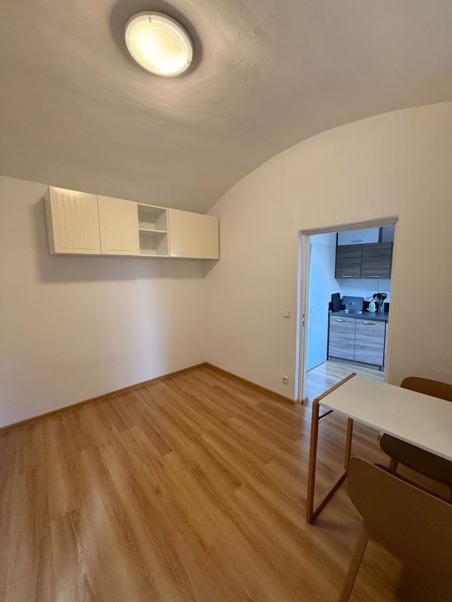 Pronájem bytu Garsoniéra 19 m², Francouzská, Praha, Praha Pronájem bytu Garsoniéra 19 m², Francouzská, Praha, Praha