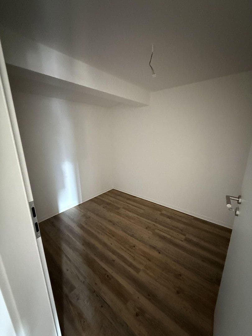 Pronájem bytu 4+1 147 m², Franz-Mehring-Straße 13 a-c, Schwerin, Mecklenburg-Vorpommern Pronájem bytu 4+1 147 m², Franz-Mehring-Straße 13 a-c, Schwerin, Mecklenburg-Vorpommern