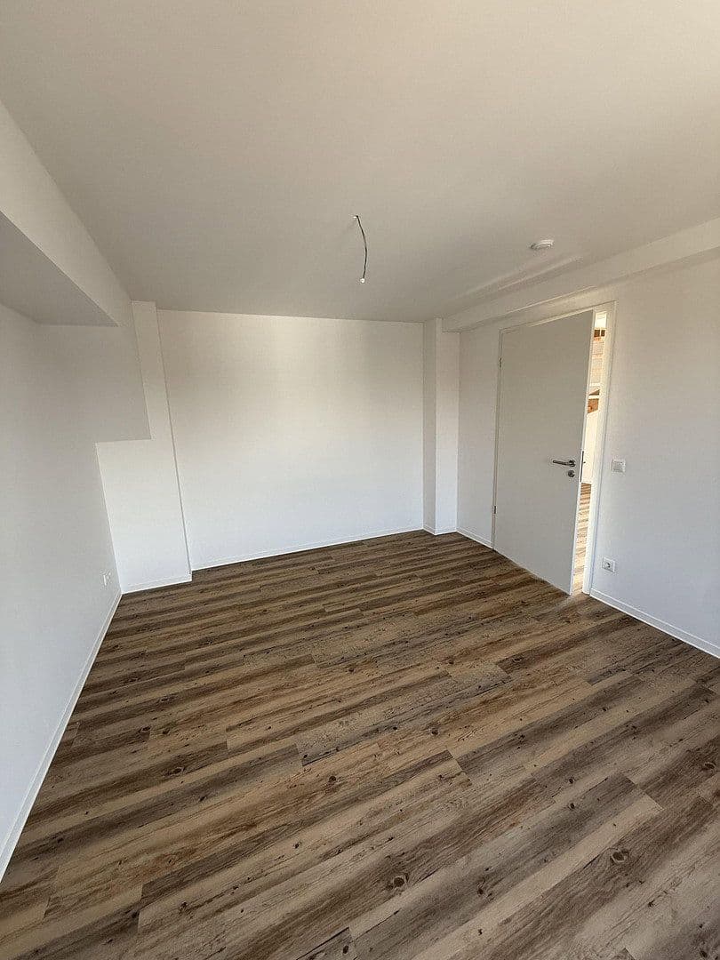 Pronájem bytu 4+1 147 m², Franz-Mehring-Straße 13 a-c, Schwerin, Mecklenburg-Vorpommern Pronájem bytu 4+1 147 m², Franz-Mehring-Straße 13 a-c, Schwerin, Mecklenburg-Vorpommern