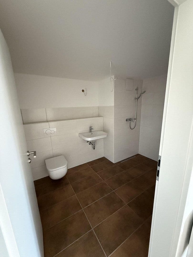 Pronájem bytu 4+1 147 m², Franz-Mehring-Straße 13 a-c, Schwerin, Mecklenburg-Vorpommern Pronájem bytu 4+1 147 m², Franz-Mehring-Straße 13 a-c, Schwerin, Mecklenburg-Vorpommern