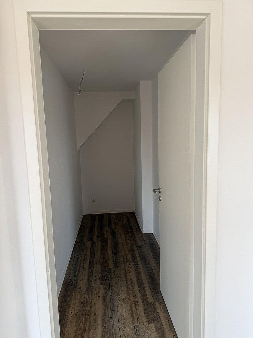 Pronájem bytu 4+1 147 m², Franz-Mehring-Straße 13 a-c, Schwerin, Mecklenburg-Vorpommern Pronájem bytu 4+1 147 m², Franz-Mehring-Straße 13 a-c, Schwerin, Mecklenburg-Vorpommern