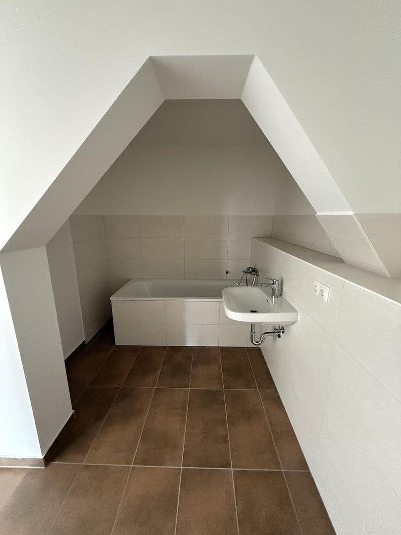 Pronájem bytu 4+1 147 m², Franz-Mehring-Straße 13 a-c, Schwerin, Mecklenburg-Vorpommern Pronájem bytu 4+1 147 m², Franz-Mehring-Straße 13 a-c, Schwerin, Mecklenburg-Vorpommern