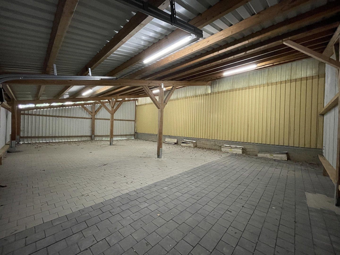 Pronájem nebytového prostoru 187 m², Im Gewerbepark 1, Hunderdorf, Bavorsko Pronájem nebytového prostoru 187 m², Im Gewerbepark 1, Hunderdorf, Bavorsko