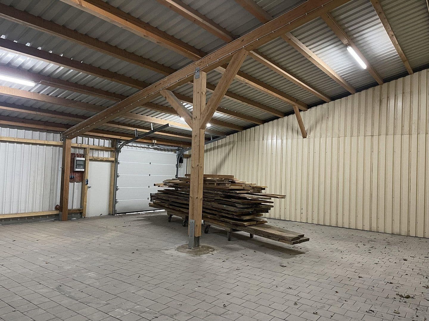 Pronájem nebytového prostoru 132 m², Im Gewerbepark 1, Hunderdorf, Bavorsko Pronájem nebytového prostoru 132 m², Im Gewerbepark 1, Hunderdorf, Bavorsko