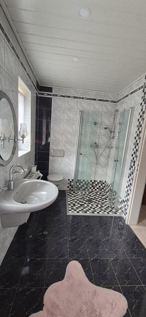 Pronájem bytu 3+1 110 m², Eudenbacherstr 134, Königswinter, Severní Porýní-Vestfálsko Pronájem bytu 3+1 110 m², Eudenbacherstr 134, Königswinter, Severní Porýní-Vestfálsko
