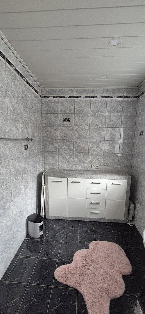 Pronájem bytu 3+1 110 m², Eudenbacherstr 134, Königswinter, Severní Porýní-Vestfálsko Pronájem bytu 3+1 110 m², Eudenbacherstr 134, Königswinter, Severní Porýní-Vestfálsko