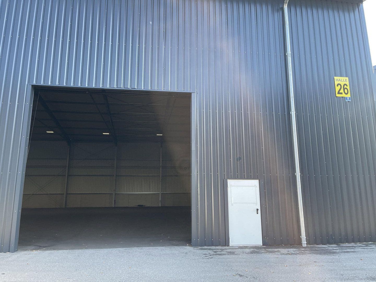 Pronájem nebytového prostoru 1.600 m², Im Gewerbepark 1, Hunderdorf, Bavorsko Pronájem nebytového prostoru 1.600 m², Im Gewerbepark 1, Hunderdorf, Bavorsko