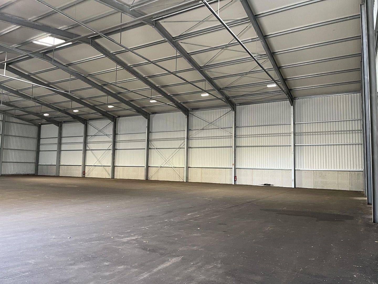 Pronájem nebytového prostoru 1.600 m², Im Gewerbepark 1, Hunderdorf, Bavorsko Pronájem nebytového prostoru 1.600 m², Im Gewerbepark 1, Hunderdorf, Bavorsko