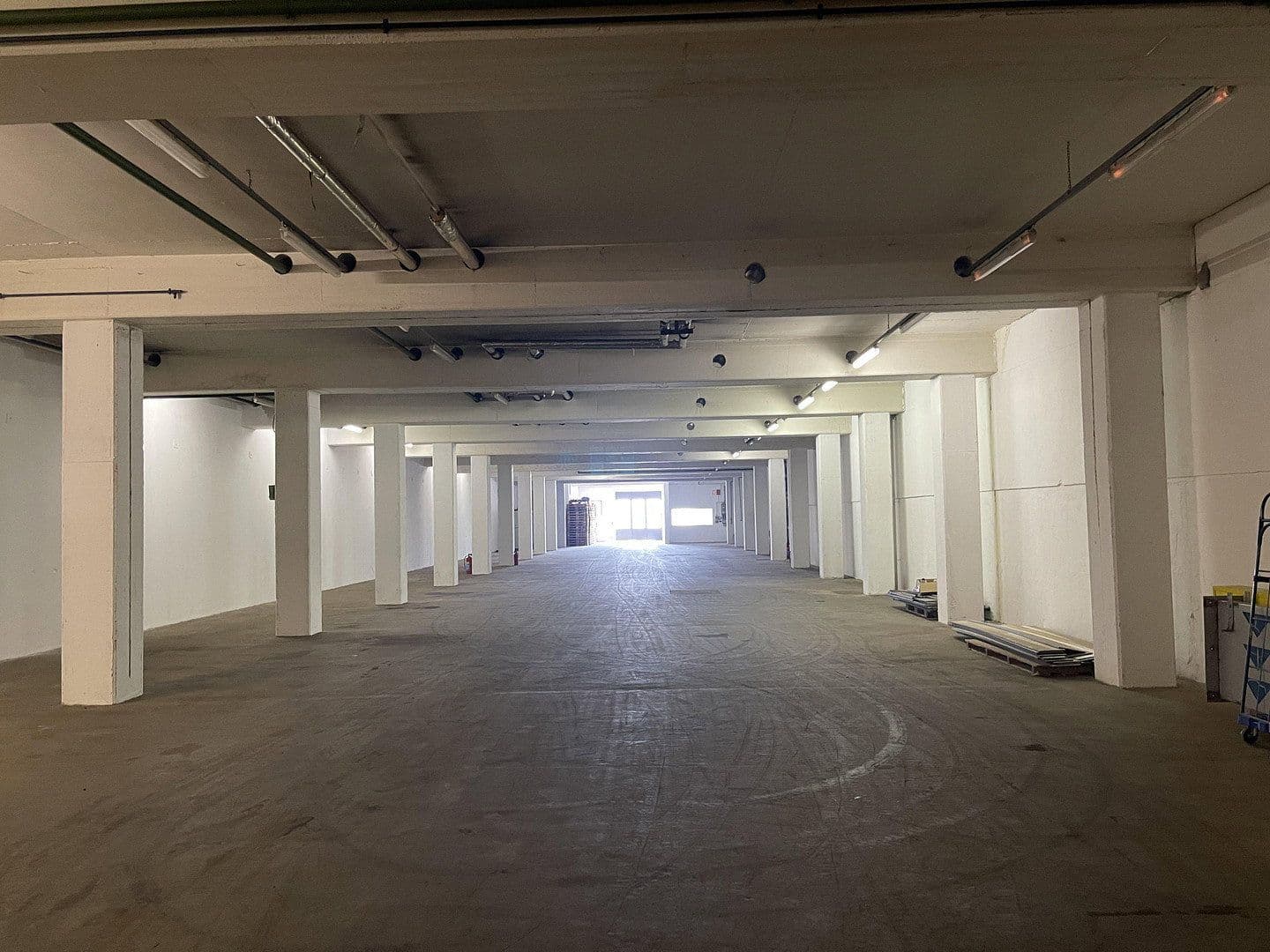 Pronájem nebytového prostoru 750 m², Im Gewerbepark 1, Hunderdorf, Bavorsko Pronájem nebytového prostoru 750 m², Im Gewerbepark 1, Hunderdorf, Bavorsko