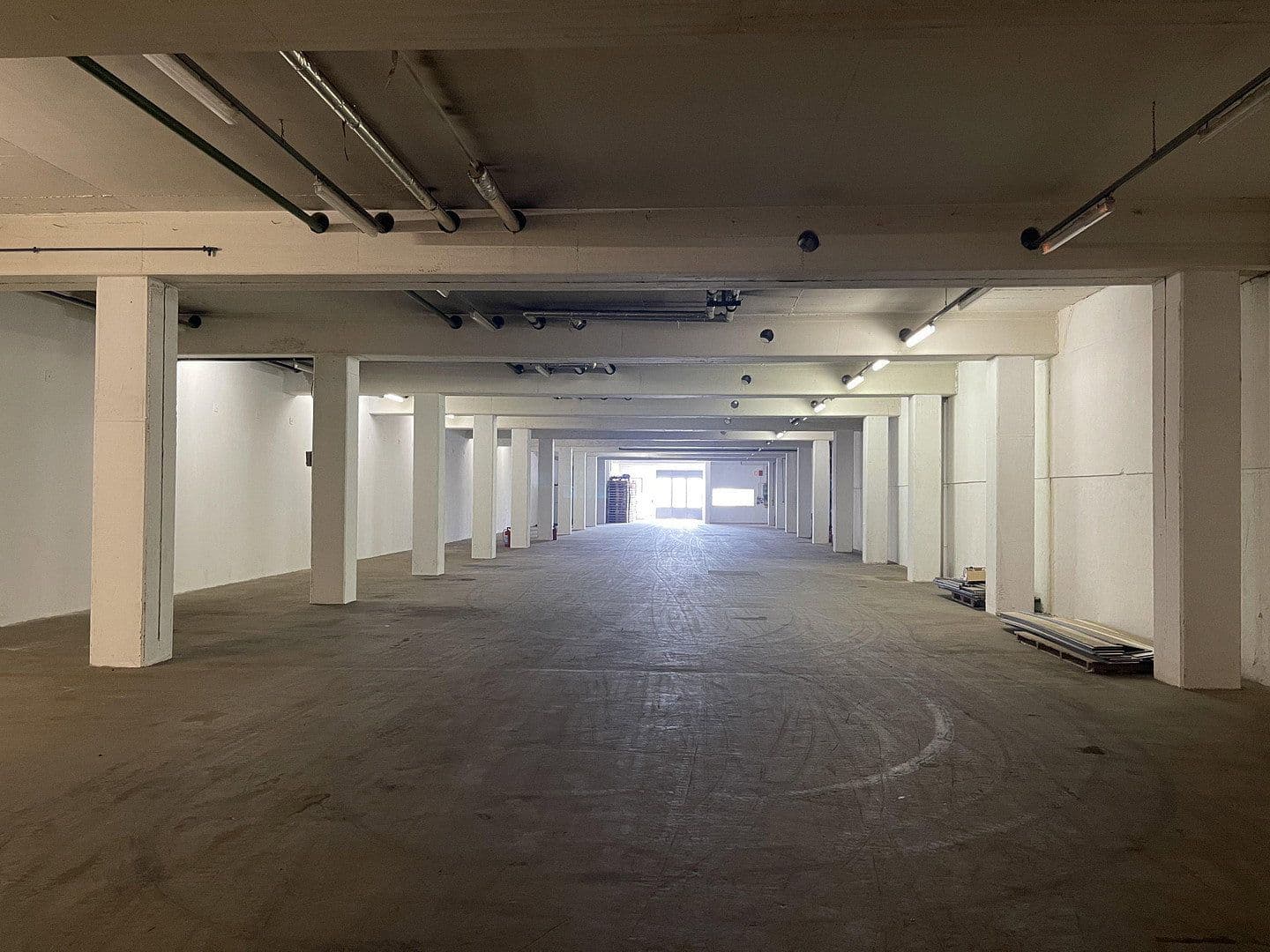 Pronájem nebytového prostoru 750 m², Im Gewerbepark 1, Hunderdorf, Bavorsko Pronájem nebytového prostoru 750 m², Im Gewerbepark 1, Hunderdorf, Bavorsko