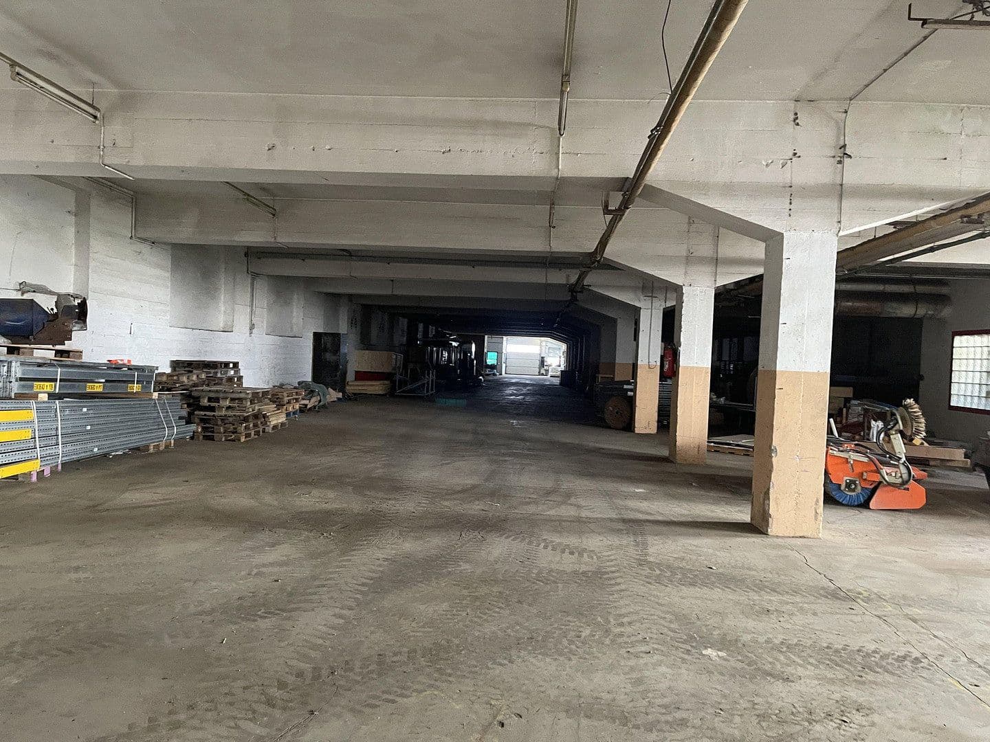 Pronájem nebytového prostoru 1.995 m², Im Gewerbepark 1, Hunderdorf, Bavorsko Pronájem nebytového prostoru 1.995 m², Im Gewerbepark 1, Hunderdorf, Bavorsko
