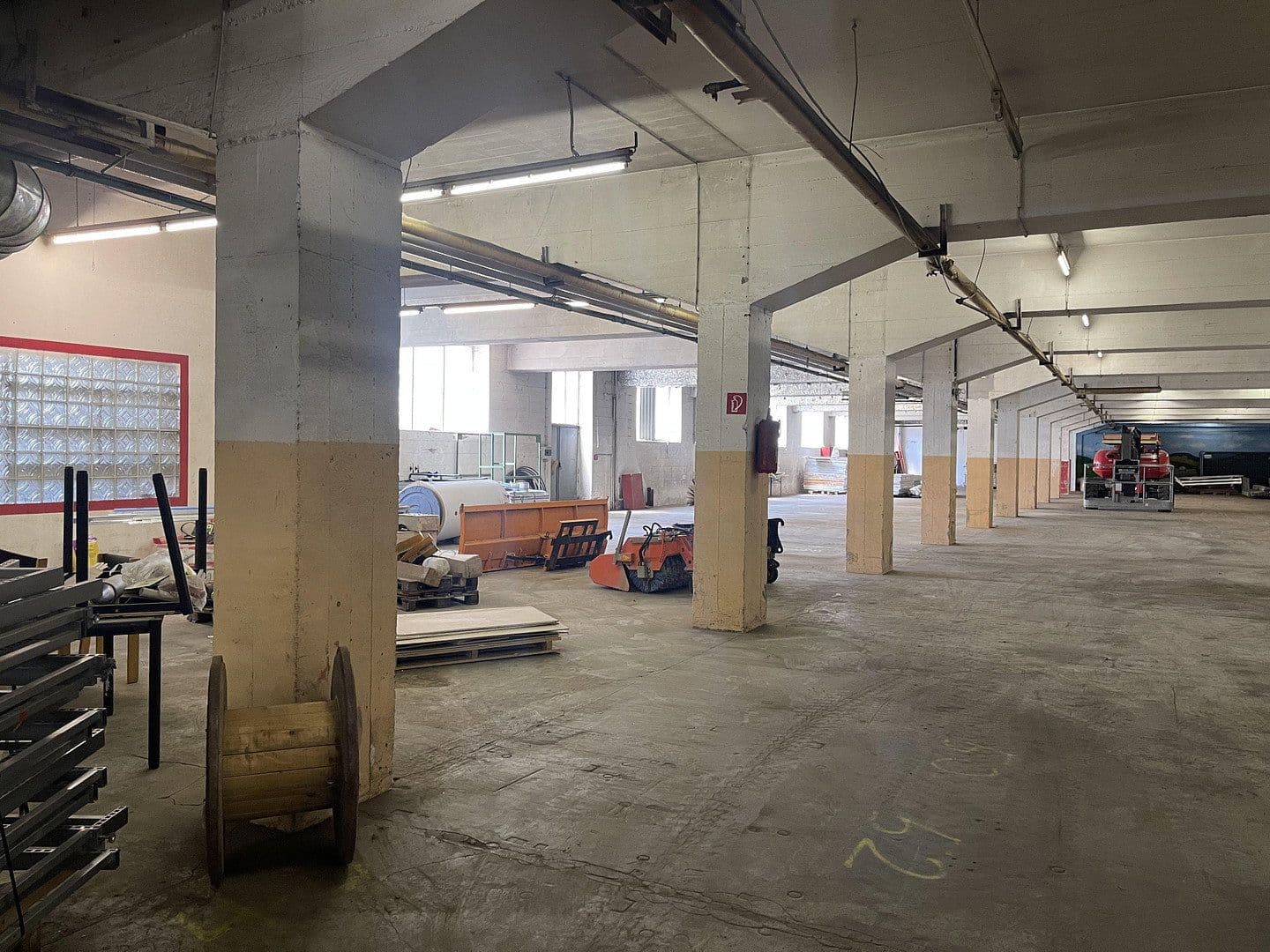 Pronájem nebytového prostoru 1.995 m², Im Gewerbepark 1, Hunderdorf, Bavorsko Pronájem nebytového prostoru 1.995 m², Im Gewerbepark 1, Hunderdorf, Bavorsko