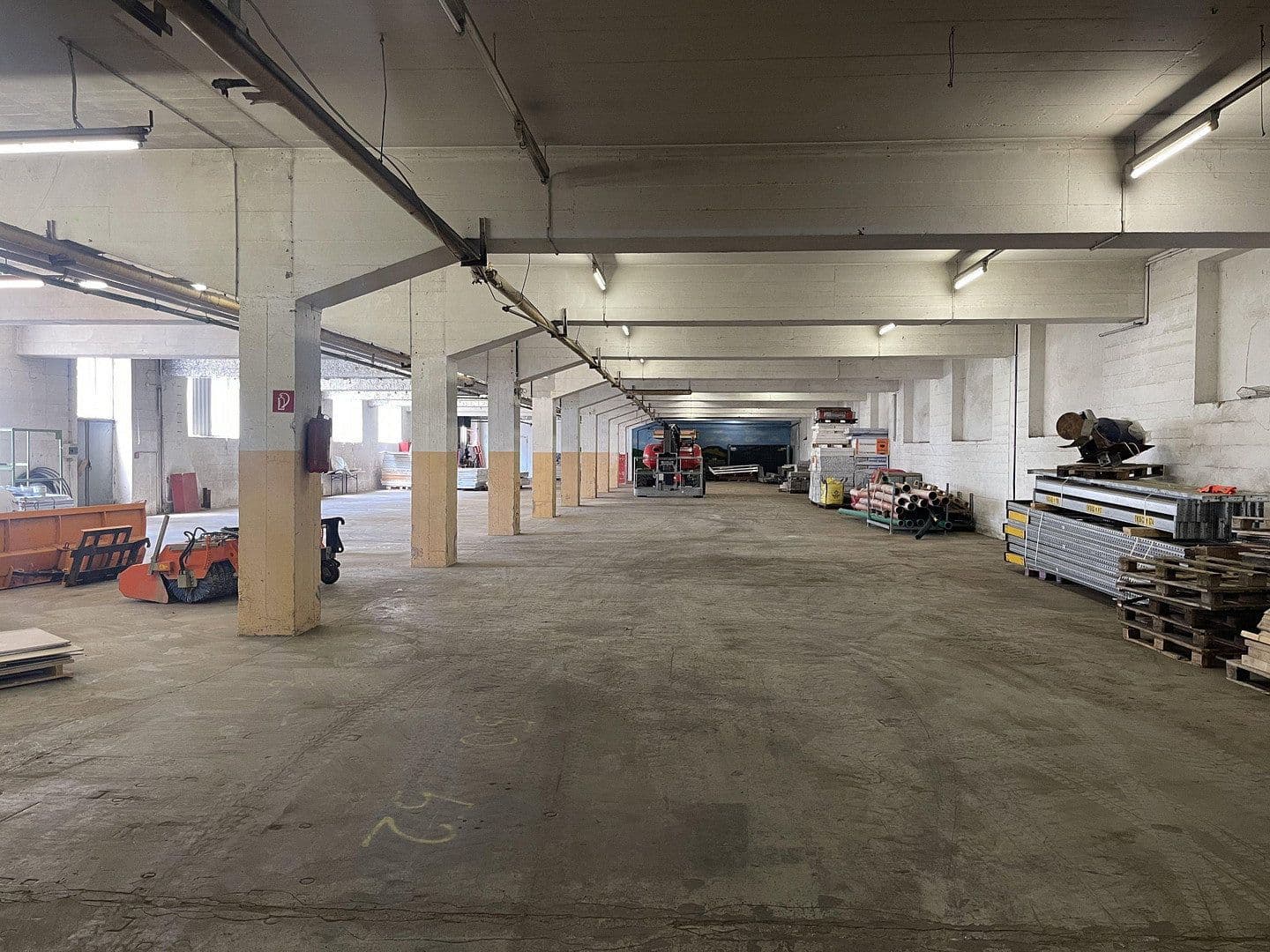 Pronájem nebytového prostoru 1.995 m², Im Gewerbepark 1, Hunderdorf, Bavorsko Pronájem nebytového prostoru 1.995 m², Im Gewerbepark 1, Hunderdorf, Bavorsko