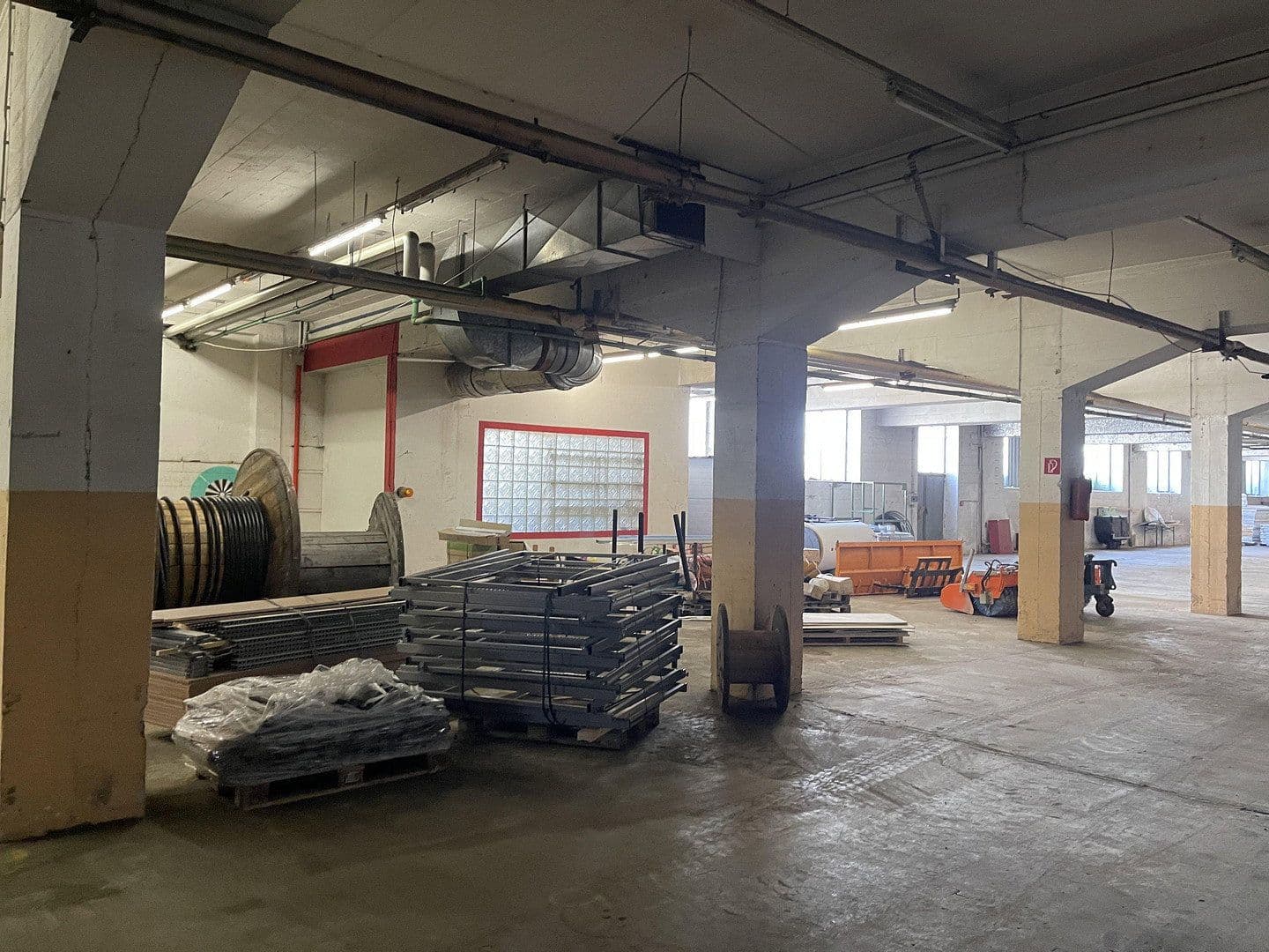 Pronájem nebytového prostoru 1.995 m², Im Gewerbepark 1, Hunderdorf, Bavorsko Pronájem nebytového prostoru 1.995 m², Im Gewerbepark 1, Hunderdorf, Bavorsko