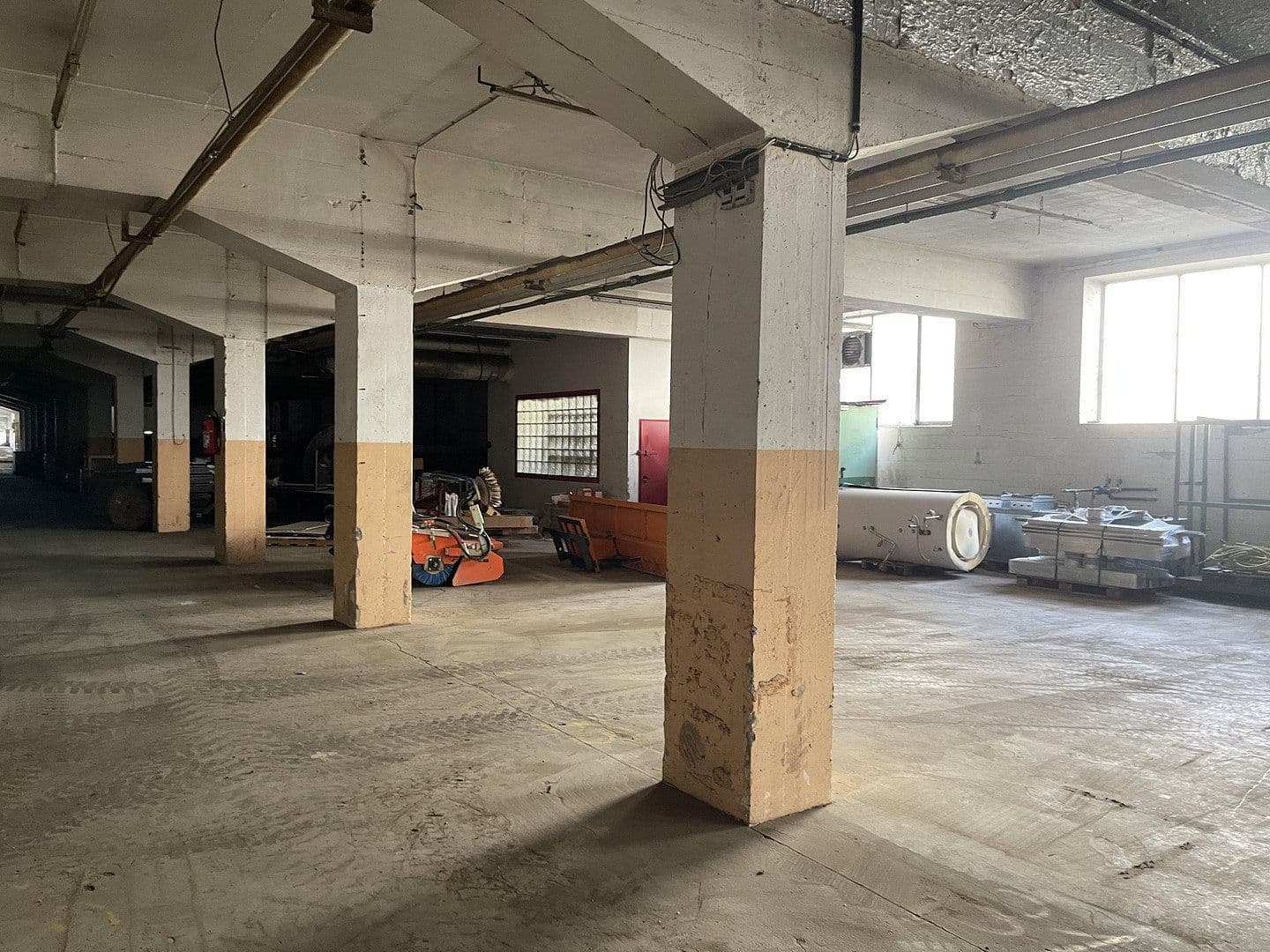 Pronájem nebytového prostoru 1.995 m², Im Gewerbepark 1, Hunderdorf, Bavorsko Pronájem nebytového prostoru 1.995 m², Im Gewerbepark 1, Hunderdorf, Bavorsko