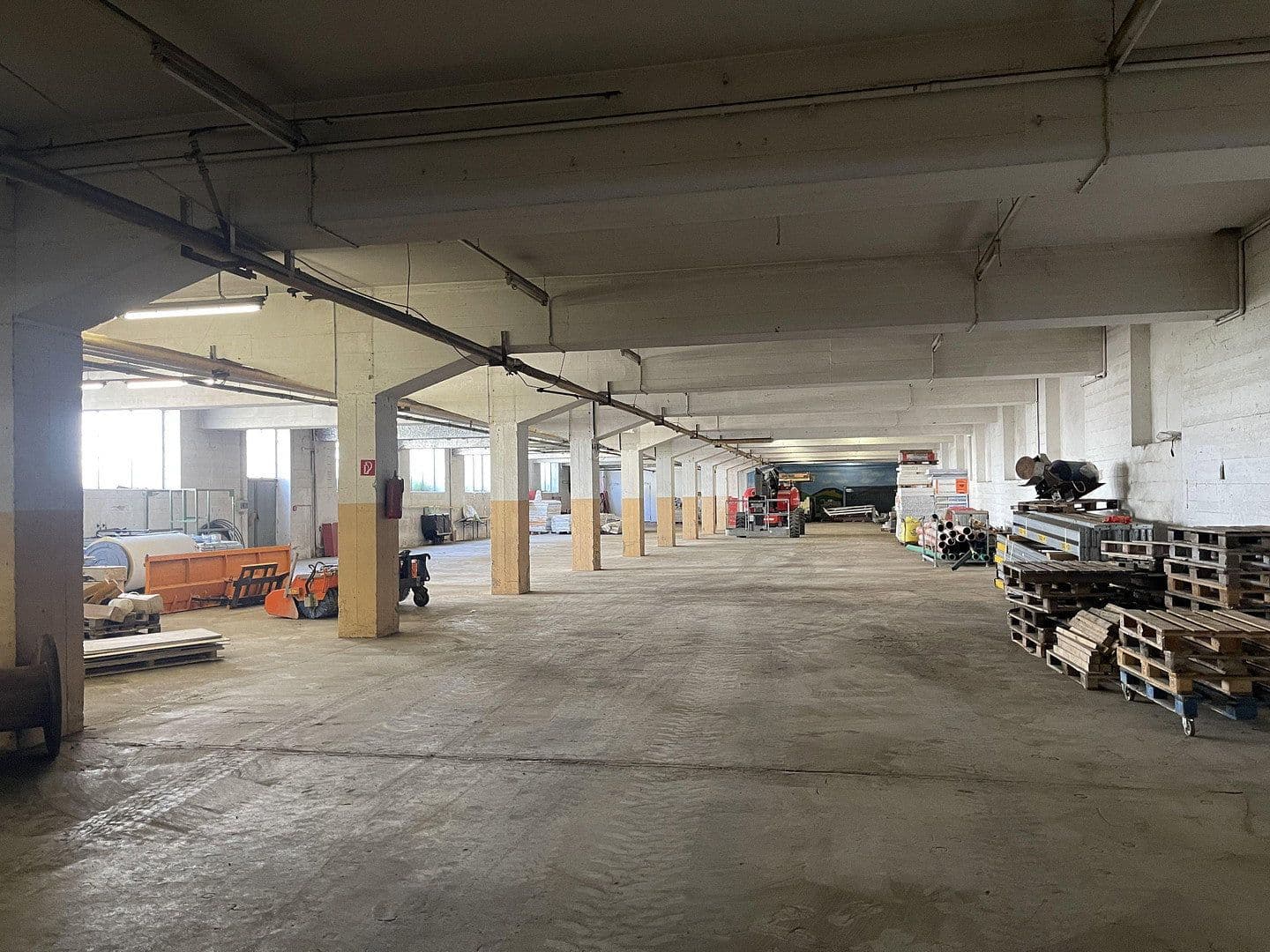 Pronájem nebytového prostoru 1.995 m², Im Gewerbepark 1, Hunderdorf, Bavorsko Pronájem nebytového prostoru 1.995 m², Im Gewerbepark 1, Hunderdorf, Bavorsko