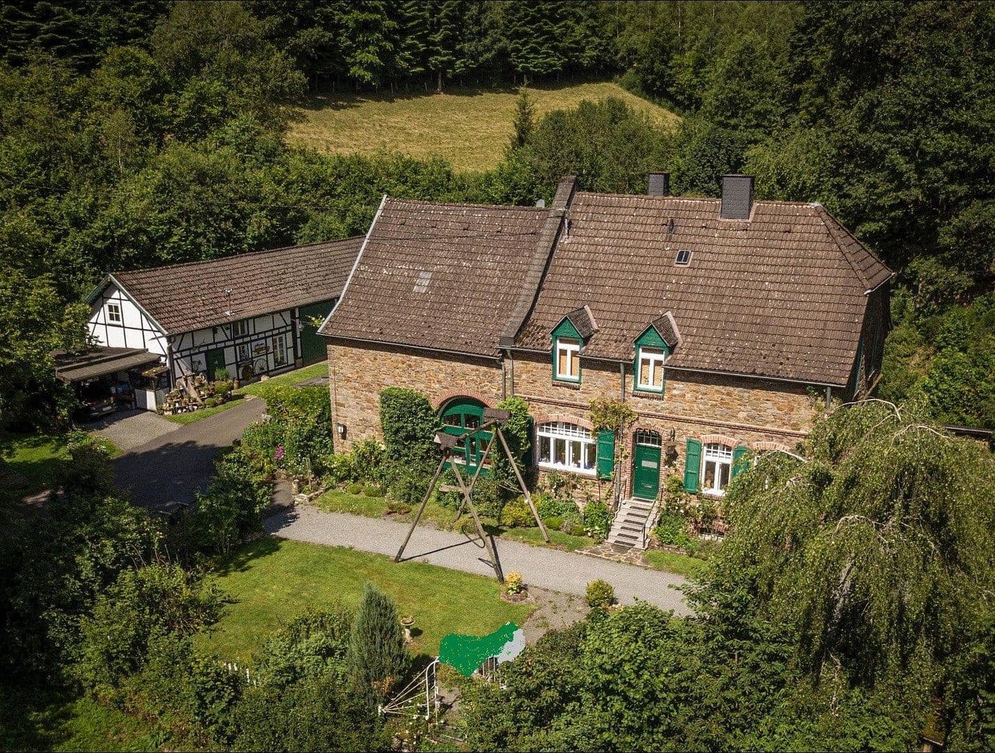 Prodej domu 220 m², pozemek 2.373 m², Hellenthal, Severní Porýní-Vestfálsko Prodej domu 220 m², pozemek 2.373 m², Hellenthal, Severní Porýní-Vestfálsko