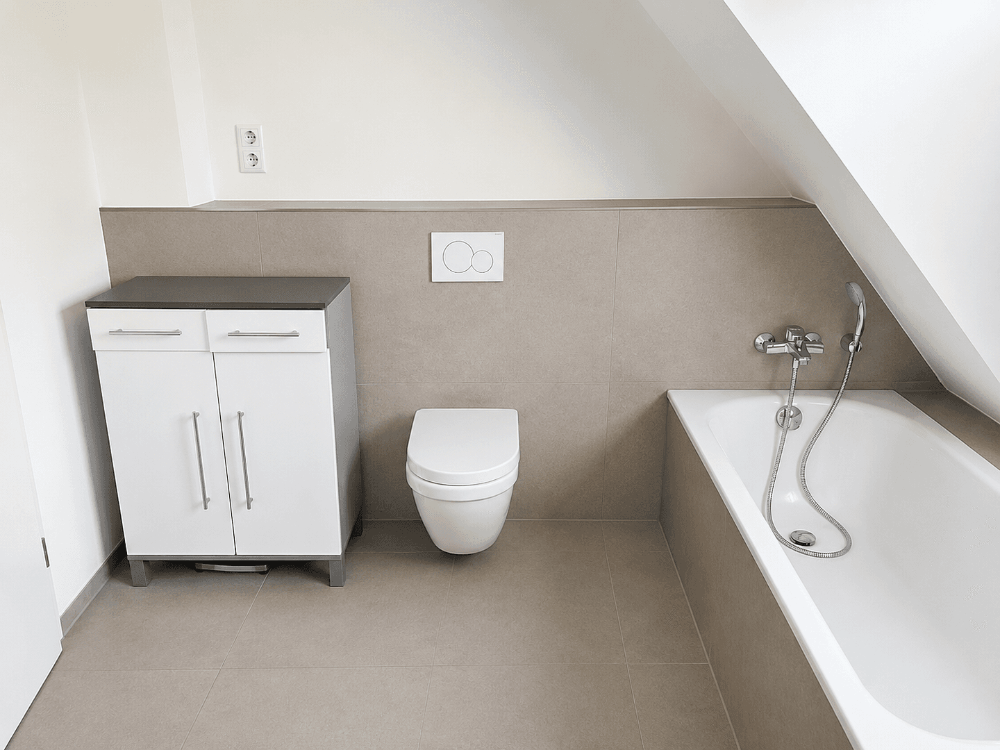 Pronájem bytu 4+kk 99 m², Richard Dehmel Straße 11, Hattingen, Severní Porýní-Vestfálsko Pronájem bytu 4+kk 99 m², Richard Dehmel Straße 11, Hattingen, Severní Porýní-Vestfálsko