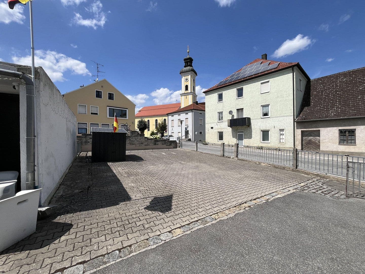 Prodej domu 320 m², pozemek 1.022 m², Eichendorf, Bavorsko Prodej domu 320 m², pozemek 1.022 m², Eichendorf, Bavorsko
