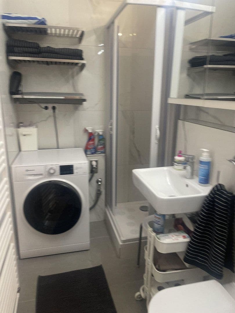 Pronájem bytu 1+1 35 m², Mittlerer Hasenpfad 39, Frankfurt, Hessen Pronájem bytu 1+1 35 m², Mittlerer Hasenpfad 39, Frankfurt, Hessen
