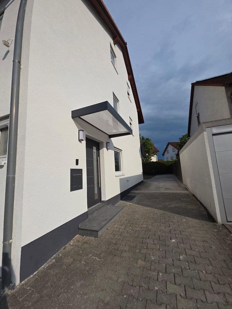 Pronájem domu 120 m², pozemek 212 m², Bad Friedrichshall, Bádensko-Württembersko Pronájem domu 120 m², pozemek 212 m², Bad Friedrichshall, Bádensko-Württembersko