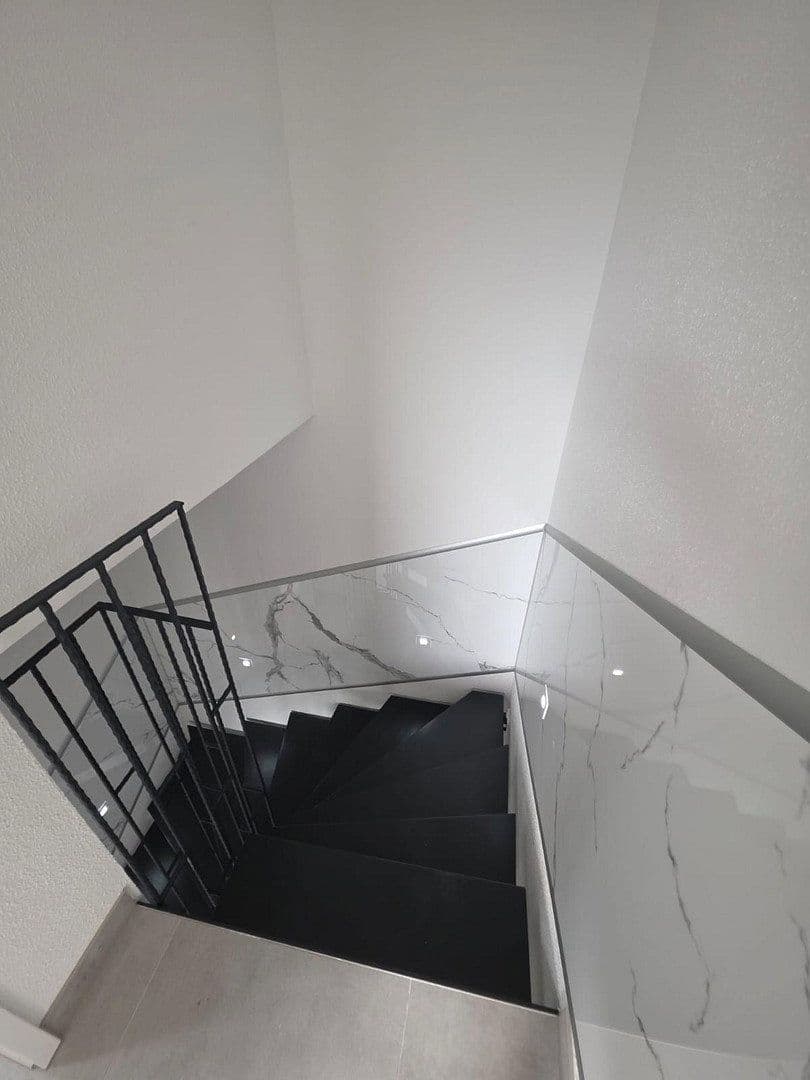 Pronájem domu 120 m², pozemek 212 m², Bad Friedrichshall, Bádensko-Württembersko Pronájem domu 120 m², pozemek 212 m², Bad Friedrichshall, Bádensko-Württembersko
