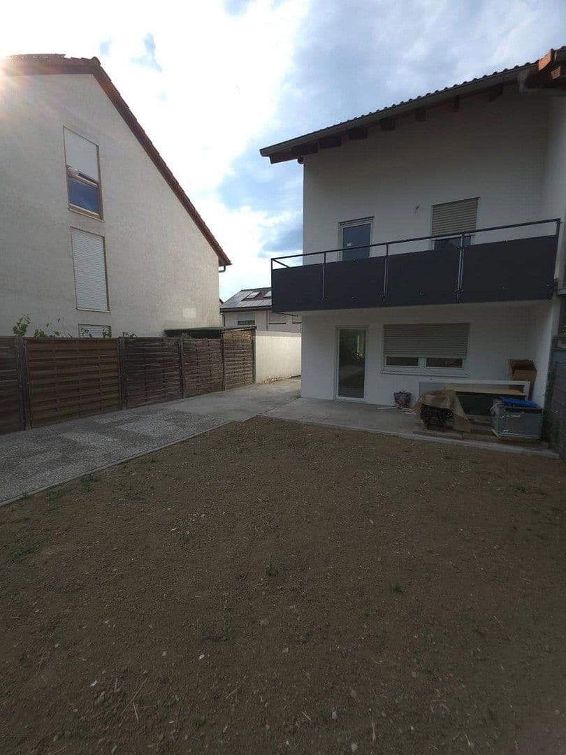 Pronájem domu 120 m², pozemek 212 m², Bad Friedrichshall, Bádensko-Württembersko Pronájem domu 120 m², pozemek 212 m², Bad Friedrichshall, Bádensko-Württembersko