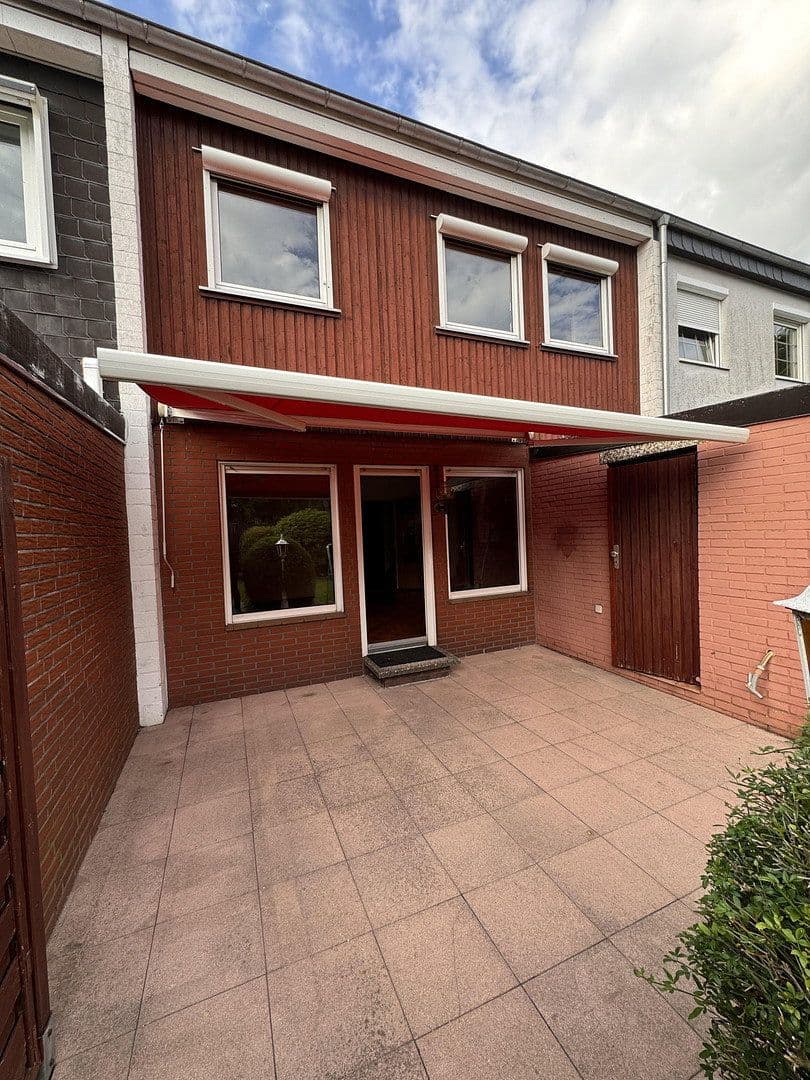 Prodej domu 125 m², pozemek 175 m², Stuhr, Dolní Sasko Prodej domu 125 m², pozemek 175 m², Stuhr, Dolní Sasko