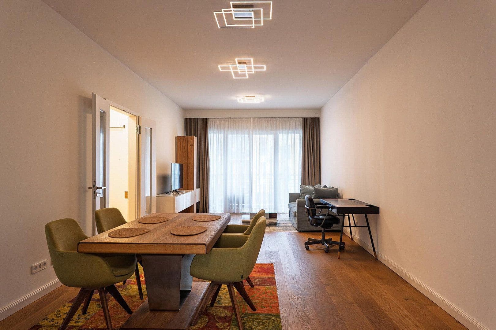 Pronájem bytu 2+1 84 m², Ratinger Straße 1, Düsseldorf, Severní Porýní-Vestfálsko Pronájem bytu 2+1 84 m², Ratinger Straße 1, Düsseldorf, Severní Porýní-Vestfálsko