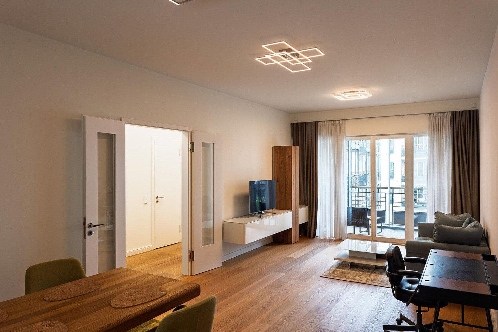 Pronájem bytu 2+1 84 m², Ratinger Straße 1, Düsseldorf, Severní Porýní-Vestfálsko Pronájem bytu 2+1 84 m², Ratinger Straße 1, Düsseldorf, Severní Porýní-Vestfálsko