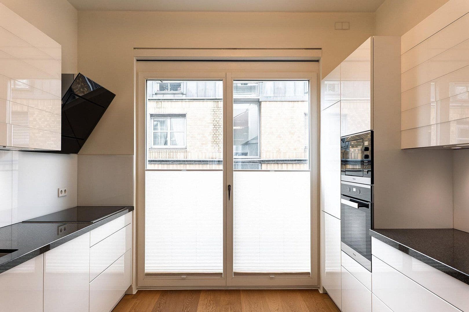 Pronájem bytu 2+1 84 m², Ratinger Straße 1, Düsseldorf, Severní Porýní-Vestfálsko Pronájem bytu 2+1 84 m², Ratinger Straße 1, Düsseldorf, Severní Porýní-Vestfálsko