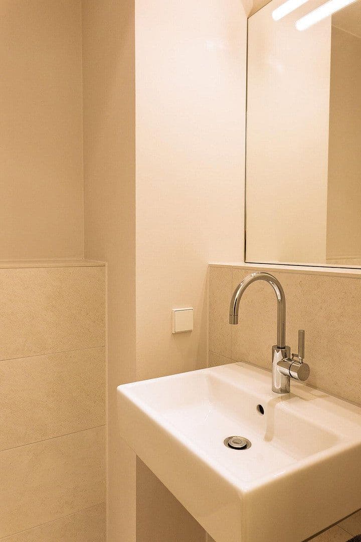Pronájem bytu 2+1 84 m², Ratinger Straße 1, Düsseldorf, Severní Porýní-Vestfálsko Pronájem bytu 2+1 84 m², Ratinger Straße 1, Düsseldorf, Severní Porýní-Vestfálsko