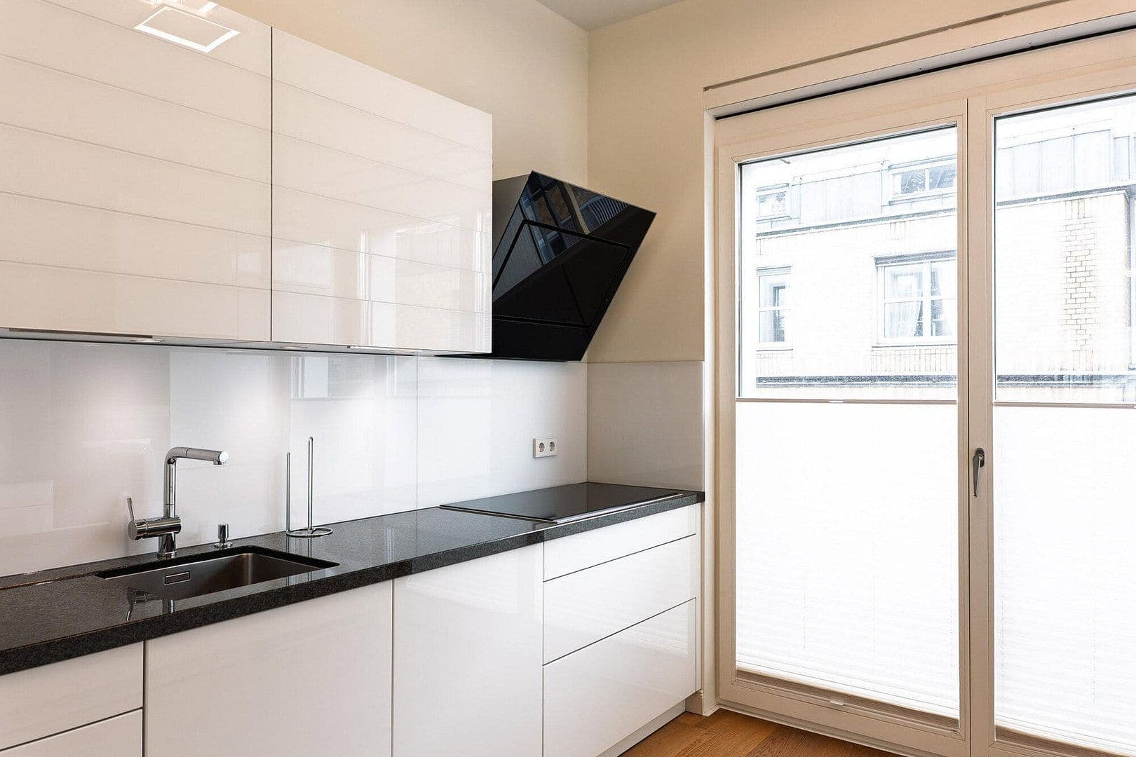 Pronájem bytu 2+1 84 m², Ratinger Straße 1, Düsseldorf, Severní Porýní-Vestfálsko Pronájem bytu 2+1 84 m², Ratinger Straße 1, Düsseldorf, Severní Porýní-Vestfálsko