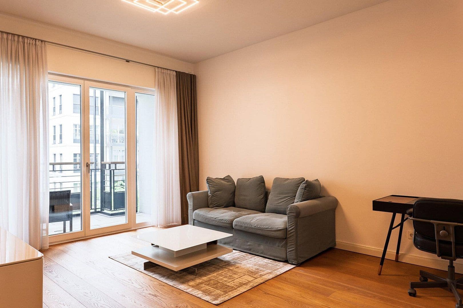 Pronájem bytu 2+1 84 m², Ratinger Straße 1, Düsseldorf, Severní Porýní-Vestfálsko Pronájem bytu 2+1 84 m², Ratinger Straße 1, Düsseldorf, Severní Porýní-Vestfálsko