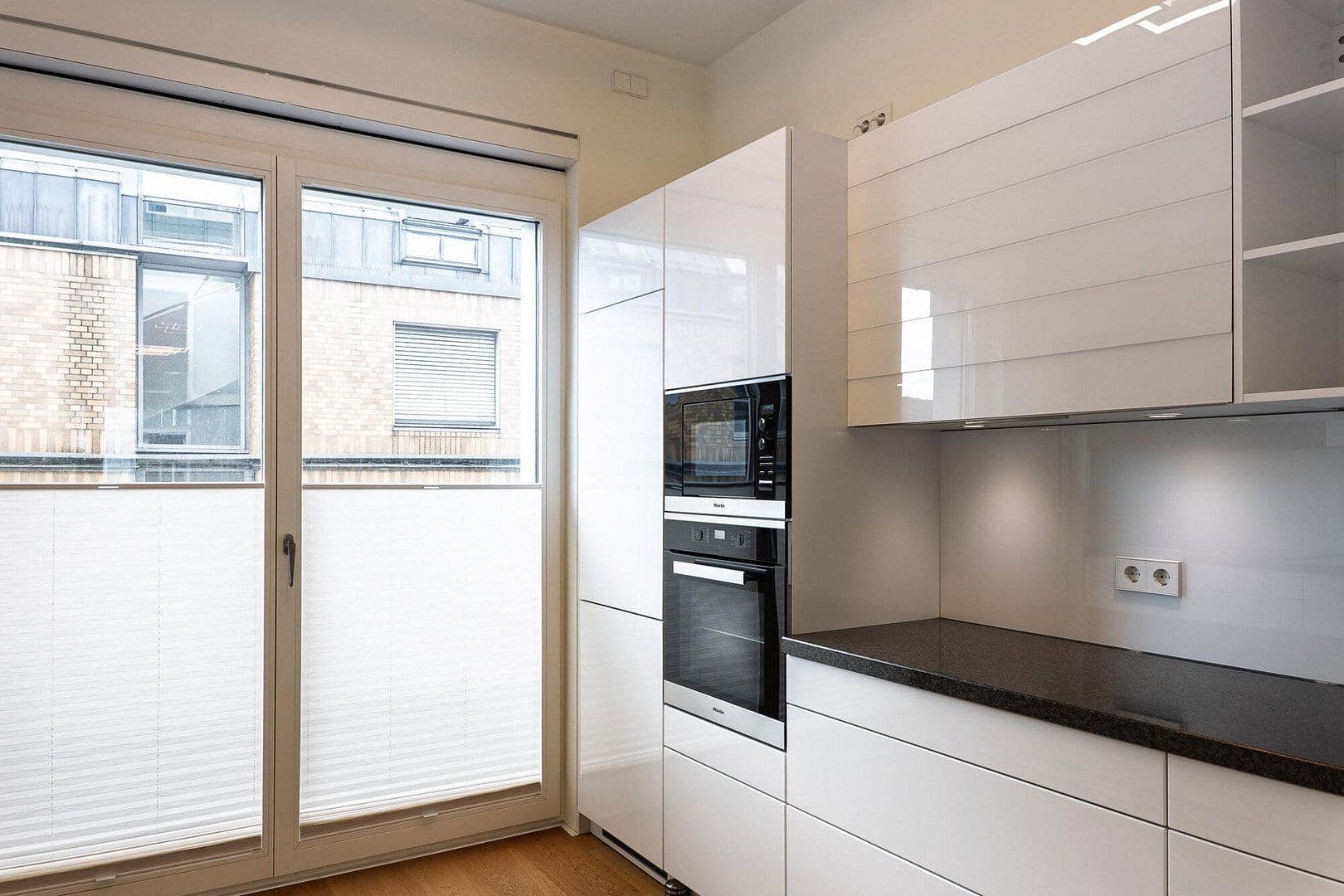 Pronájem bytu 2+1 84 m², Ratinger Straße 1, Düsseldorf, Severní Porýní-Vestfálsko Pronájem bytu 2+1 84 m², Ratinger Straße 1, Düsseldorf, Severní Porýní-Vestfálsko