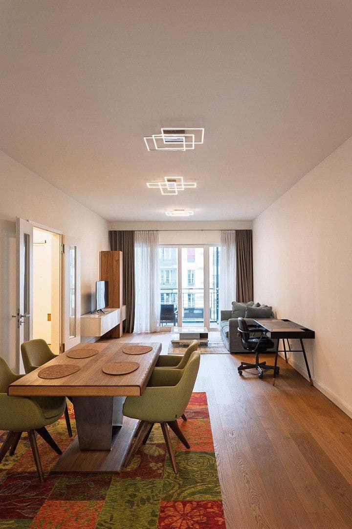 Pronájem bytu 2+1 84 m², Ratinger Straße 1, Düsseldorf, Severní Porýní-Vestfálsko Pronájem bytu 2+1 84 m², Ratinger Straße 1, Düsseldorf, Severní Porýní-Vestfálsko