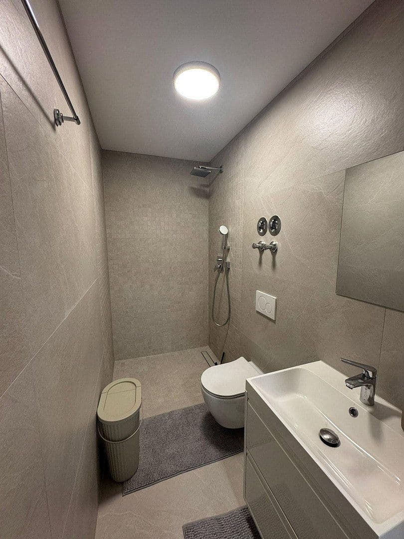 Pronájem bytu 1+1 33 m², Leverkusen, Severní Porýní-Vestfálsko Pronájem bytu 1+1 33 m², Leverkusen, Severní Porýní-Vestfálsko