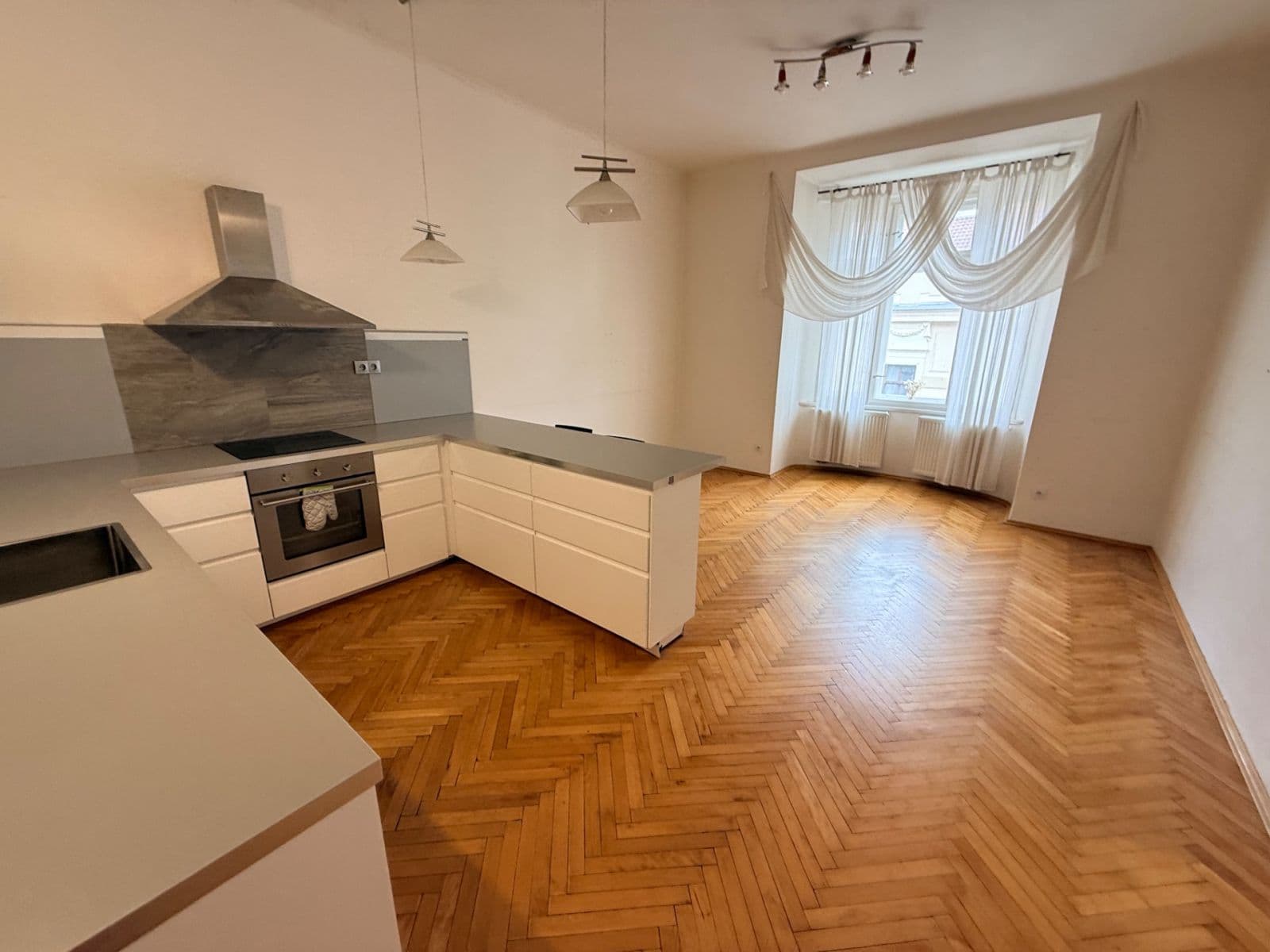 Pronájem bytu 3+kk 75 m², Malířská, Praha, Praha Pronájem bytu 3+kk 75 m², Malířská, Praha, Praha