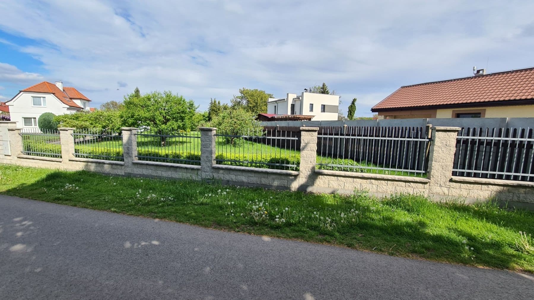 Prodej pozemku 832 m², Západní, Hovorčovice, Středočeský kraj Prodej pozemku 832 m², Západní, Hovorčovice, Středočeský kraj