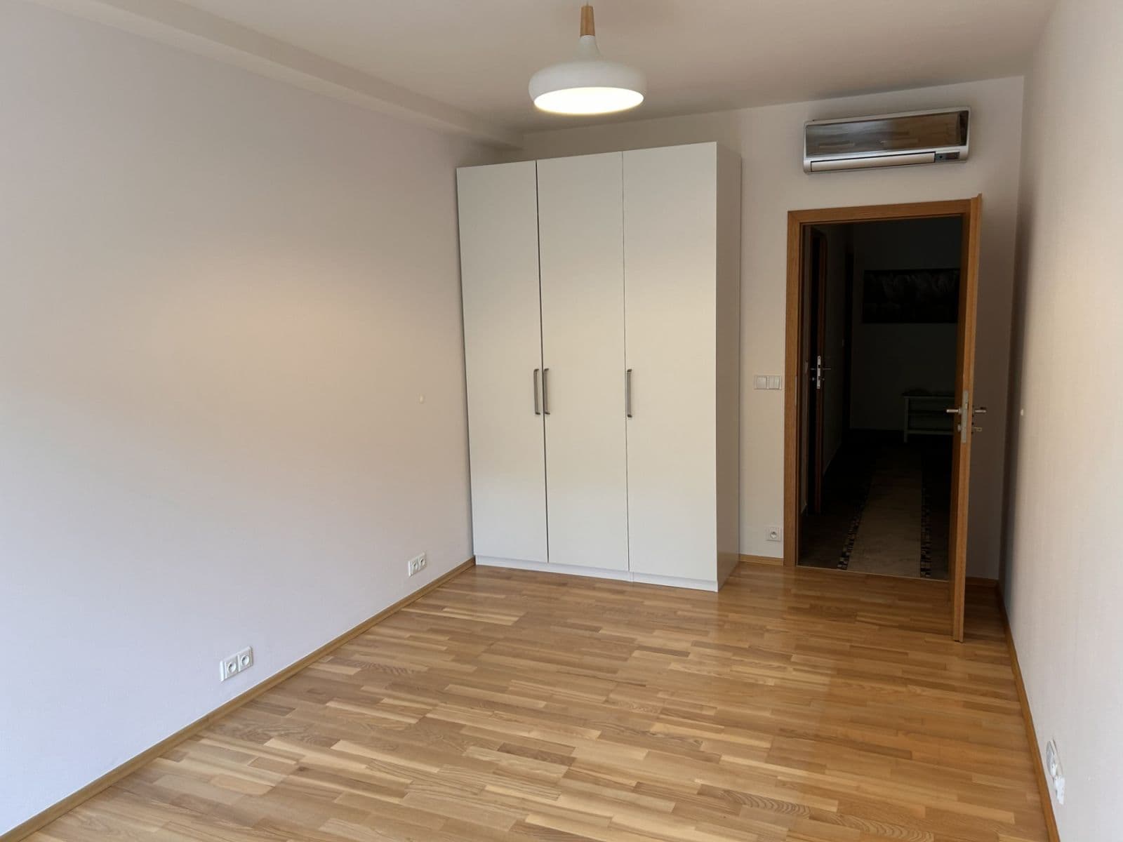 Pronájem bytu 2+kk 62 m², Jeseniova, Praha, Praha Pronájem bytu 2+kk 62 m², Jeseniova, Praha, Praha