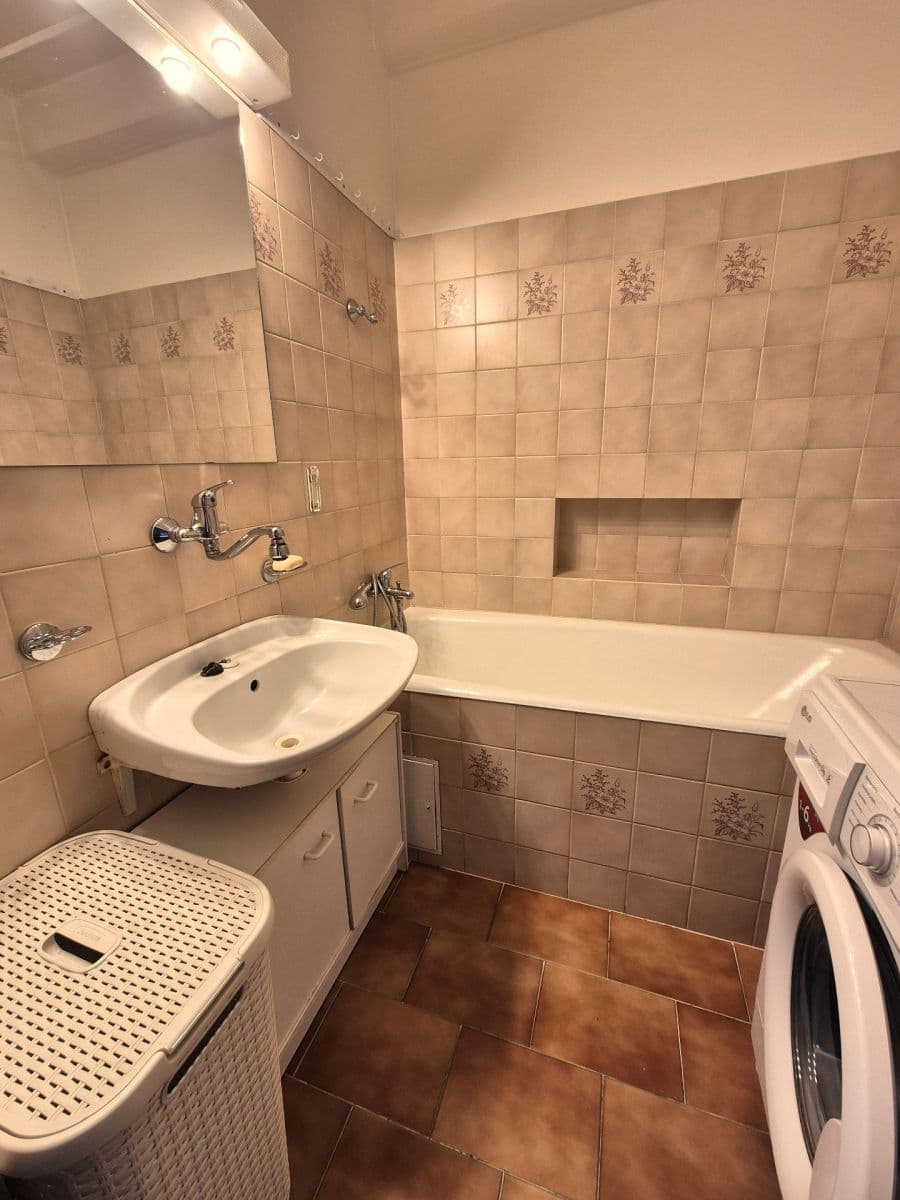 Pronájem bytu 2+1 74 m², Na Mlejnku, Praha, Praha Pronájem bytu 2+1 74 m², Na Mlejnku, Praha, Praha
